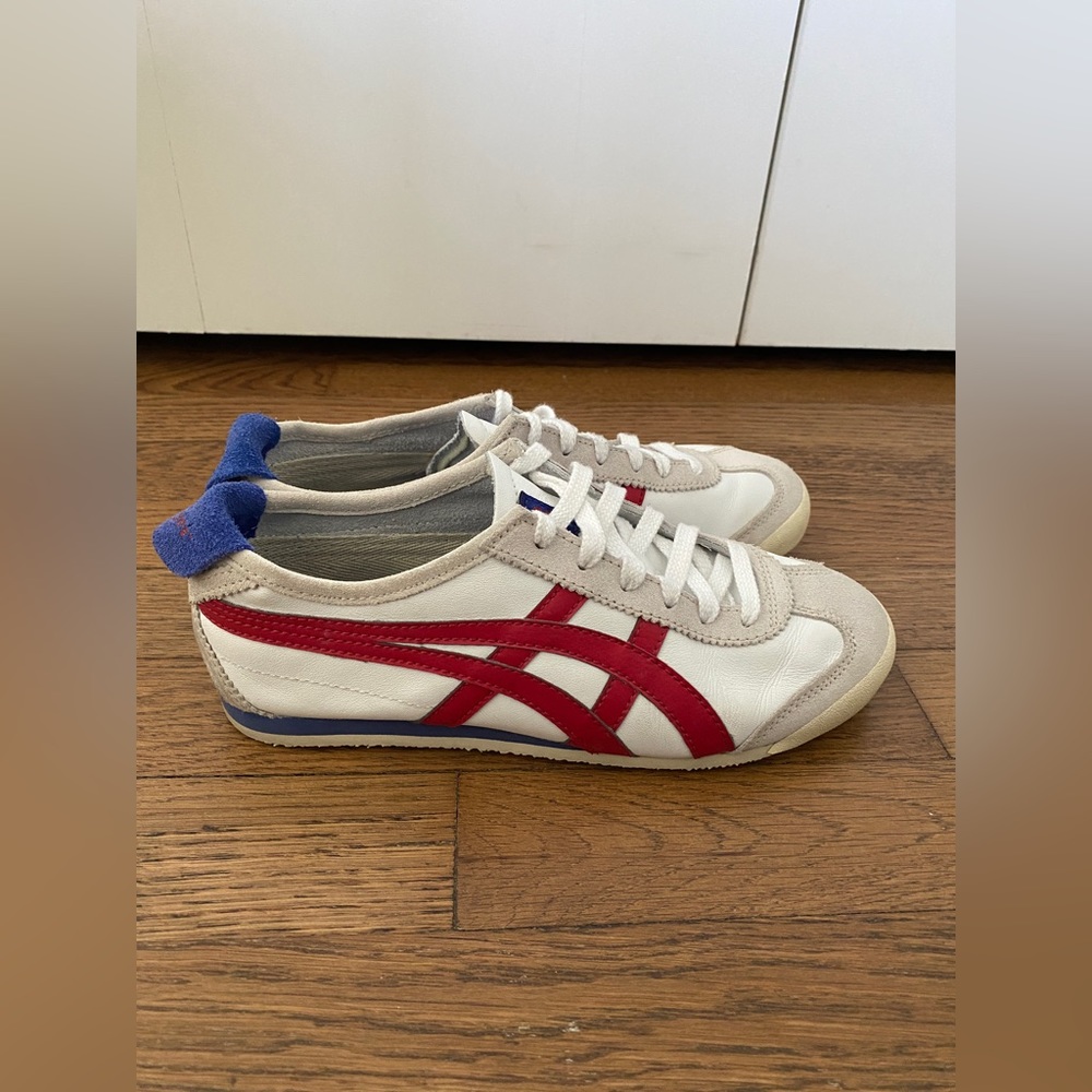 Onitsuka Tiger Women’s Tennis Shoes in Size 7 1/2